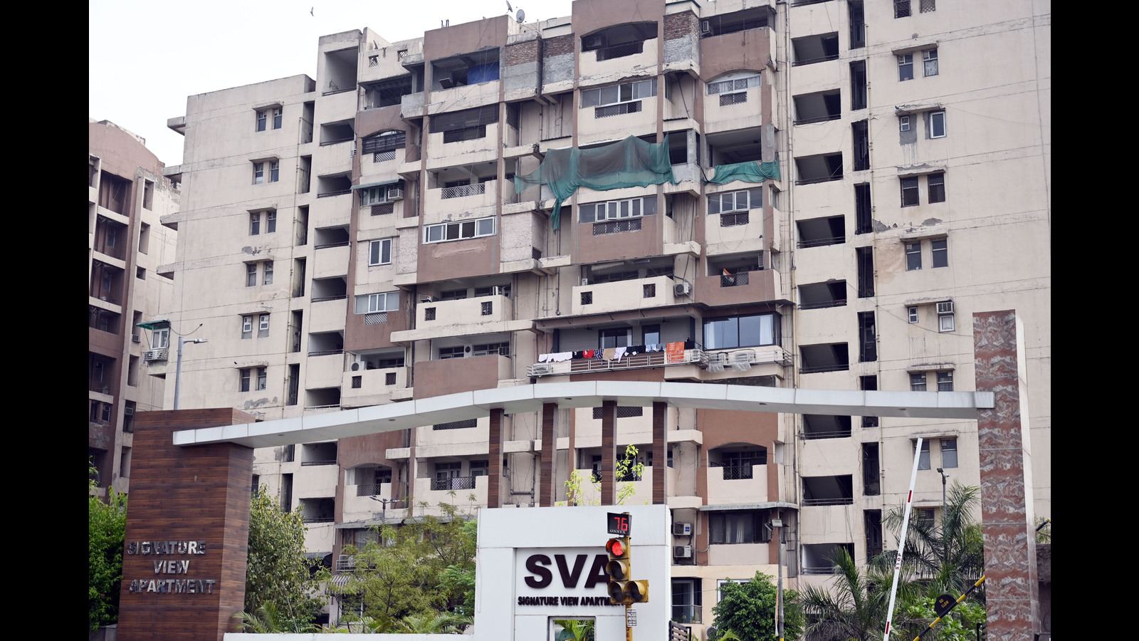 Delhi’s Signature View Apartments Residents Begin Vacating Flats