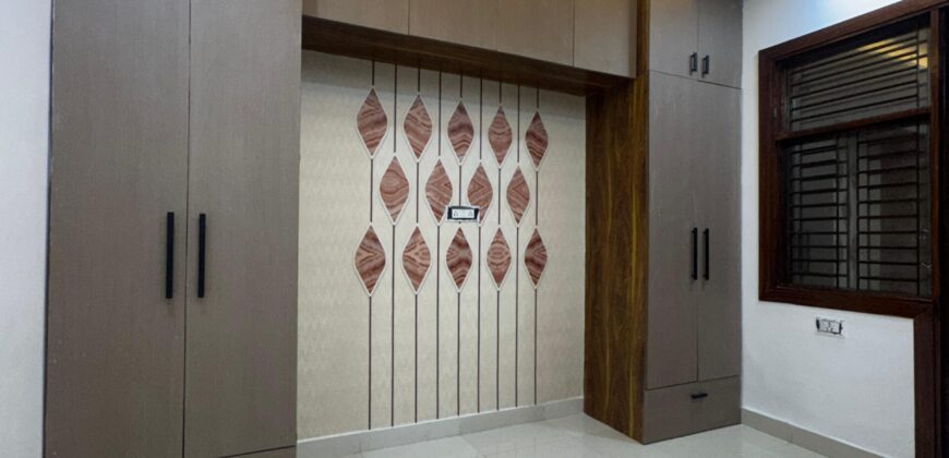 Luxury 3 BHK Flat with Lift + Parking | Prime Location Mohan Garden