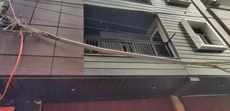 Spacious 3BHK Flat Mohan Garden | Prime Location Near Metro