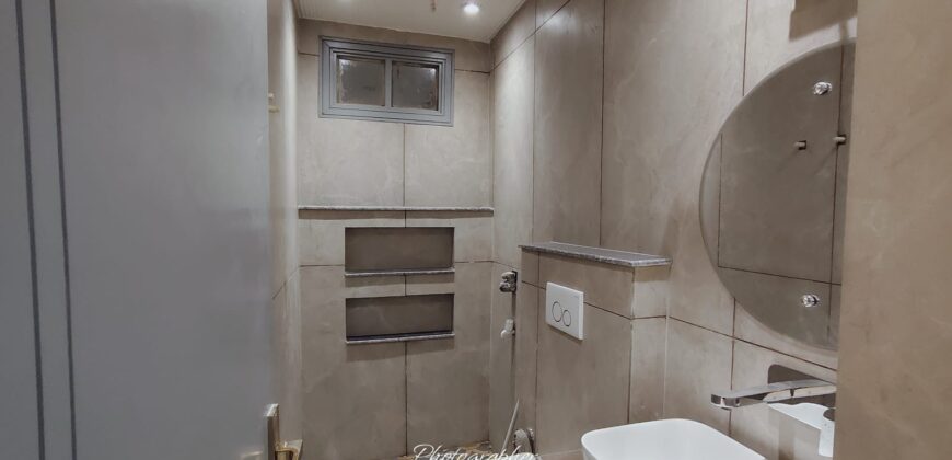 Beautiful 3 BHK Flat – Front Side, Mansa Ram Park, Delhi