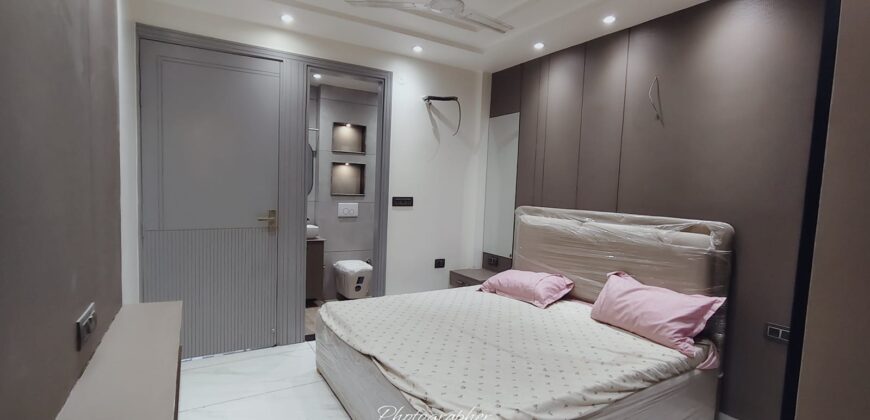 Beautiful 3 BHK Flat – Front Side, Mansa Ram Park, Delhi