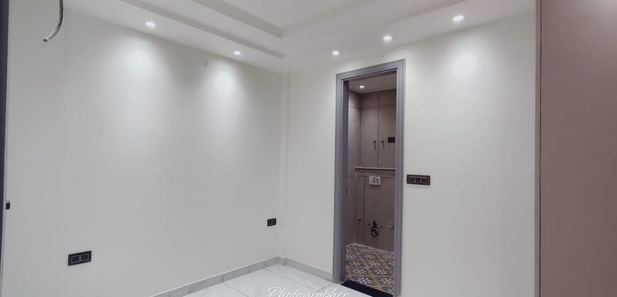 2 BHK Flat in Mansa Ram Park C Block