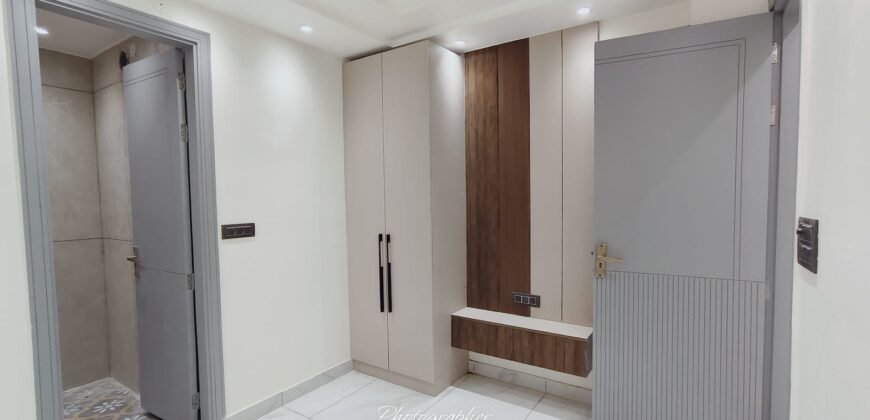 2 BHK Flat in Mansa Ram Park C Block