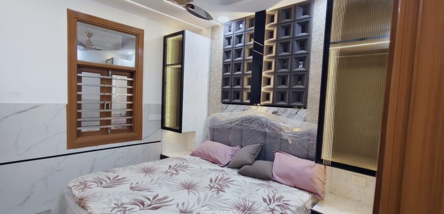 Luxury 2 BHK Flat in Mohan Garden, Gurudwara Road