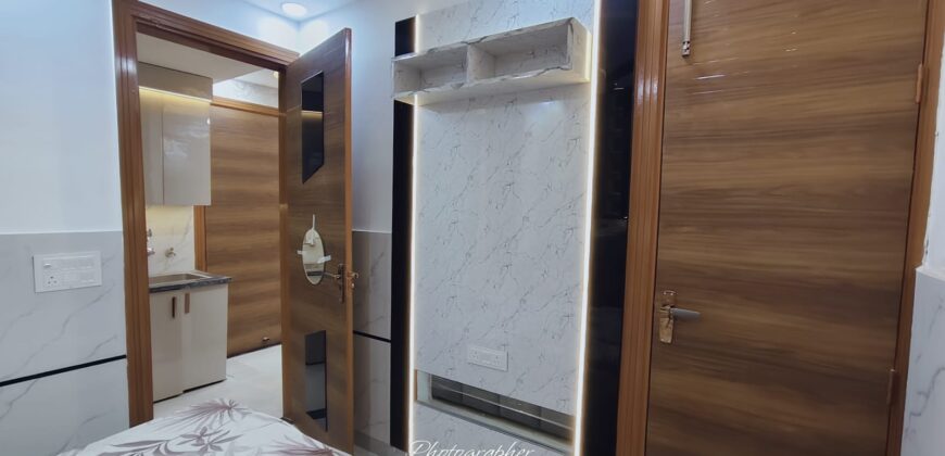 Luxury 2 BHK Flat in Mohan Garden, Gurudwara Road