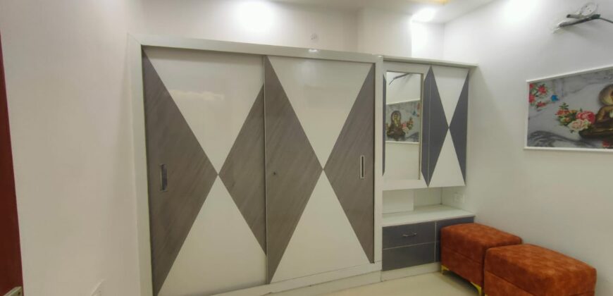 Modern 3 BHK Flat in Uttam Nagar with Lift