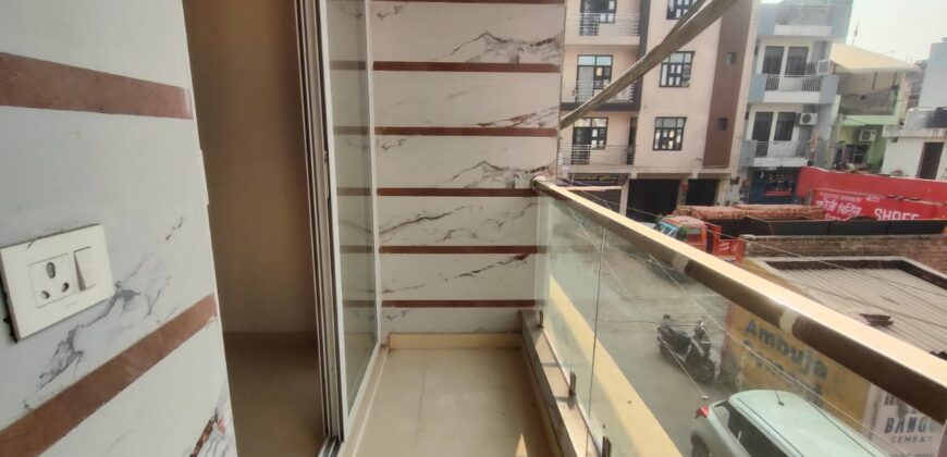 Modern 3 BHK Flat in Uttam Nagar with Lift