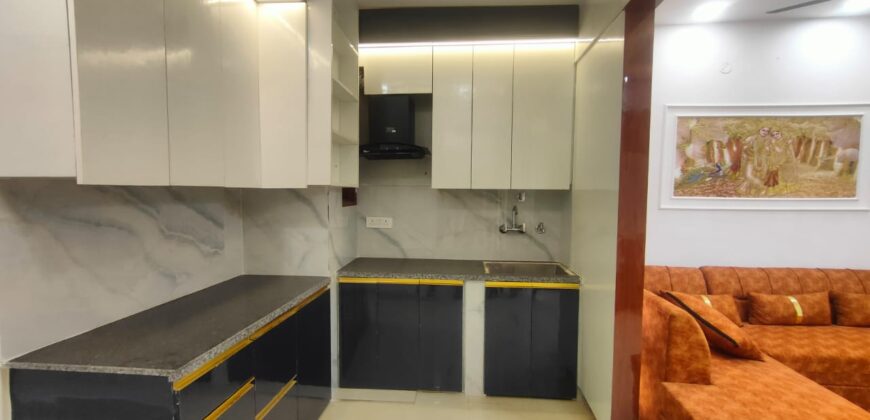 Modern 3 BHK Flat in Uttam Nagar with Lift