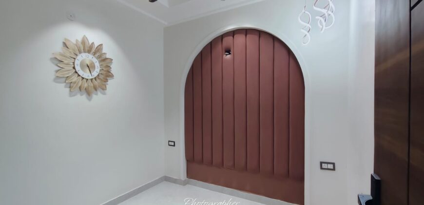 3 BHK Flat with Parking in Uttam Nagar Near Metro