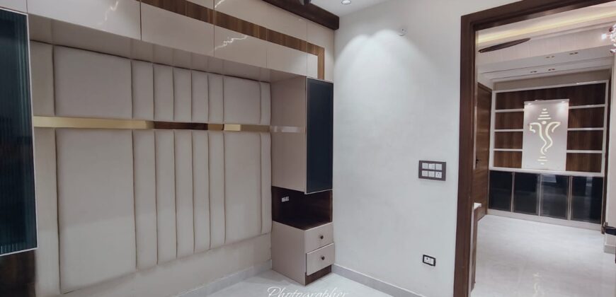 3 BHK Flat with Parking in Uttam Nagar Near Metro