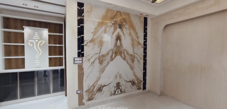 3 BHK Flat with Parking in Uttam Nagar Near Metro