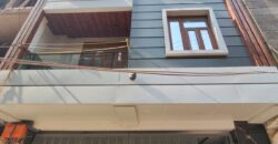 Corner 3 BHK Flat in Dwarka Mor | Spacious & Ventilated