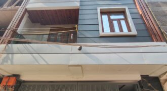 Corner 3 BHK Flat in Dwarka Mor | Spacious & Ventilated