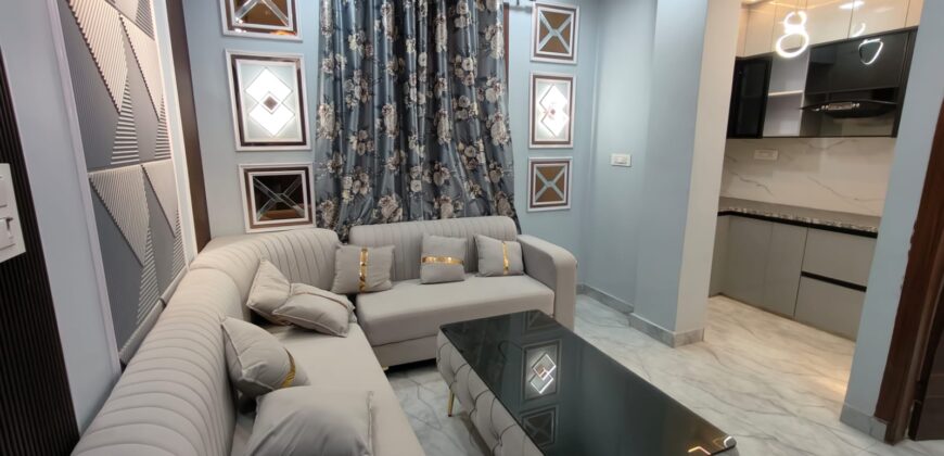 Freehold 2 BHK Flat in Dwarka Mor with Easy Loan