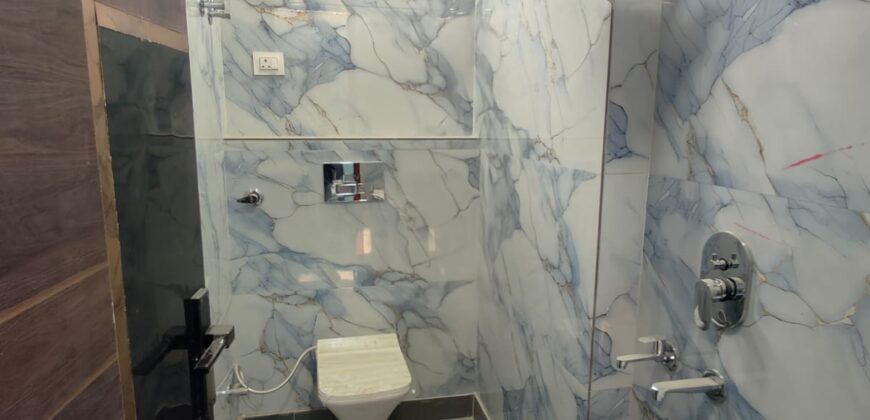 Freehold 2 BHK Flat in Dwarka Mor with Easy Loan