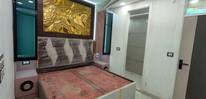 Freehold 3 BHK Flat in Dwarka Mor | Ready Registry