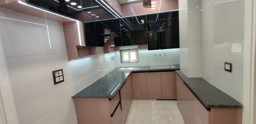 Freehold 3 BHK Flat in Dwarka Mor | Ready Registry