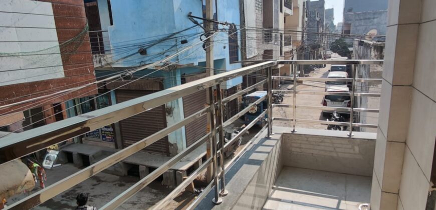 Modern 3 BHK Flat with Lift & Parking in Mohan Garden