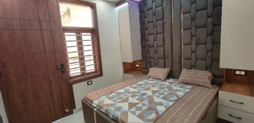 Affordable 3 BHK Flat in Uttam Nagar with 90% Loan