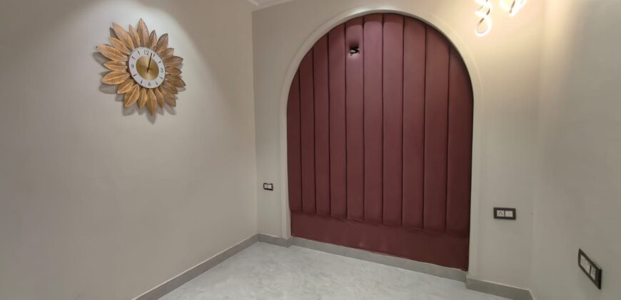 3 bhk flat in uttam nagar for sale