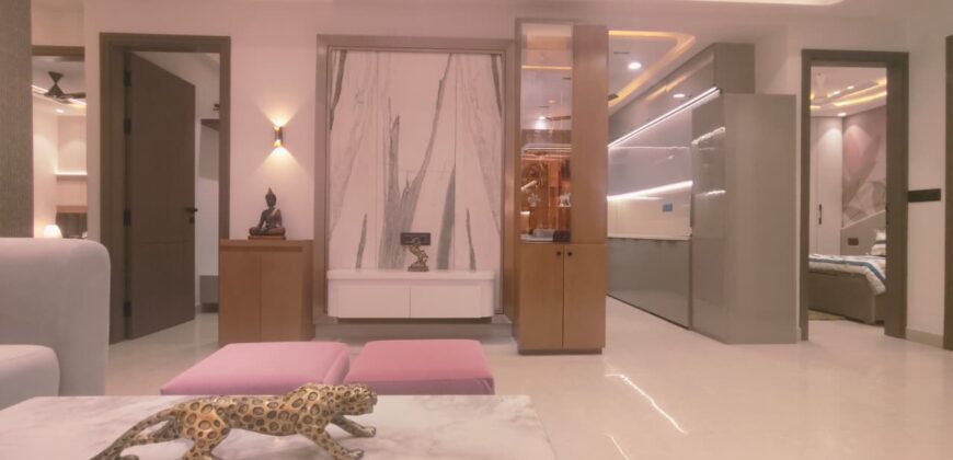 Spacious 4 bhk flat in uttam nagar for sale