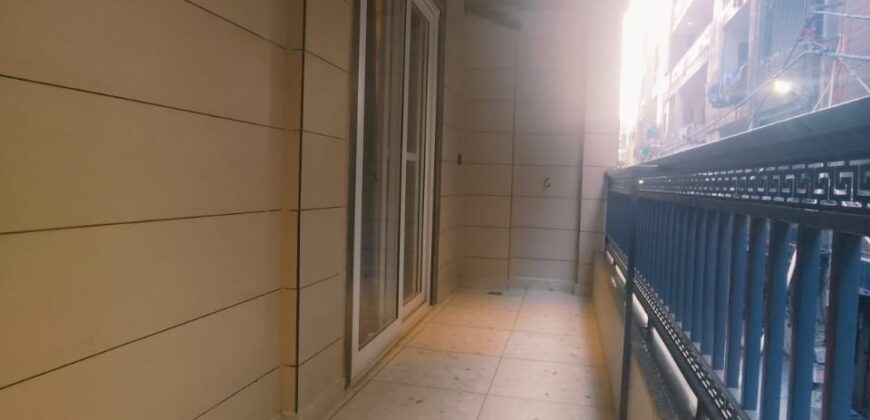 Spacious 4 bhk flat in uttam nagar for sale