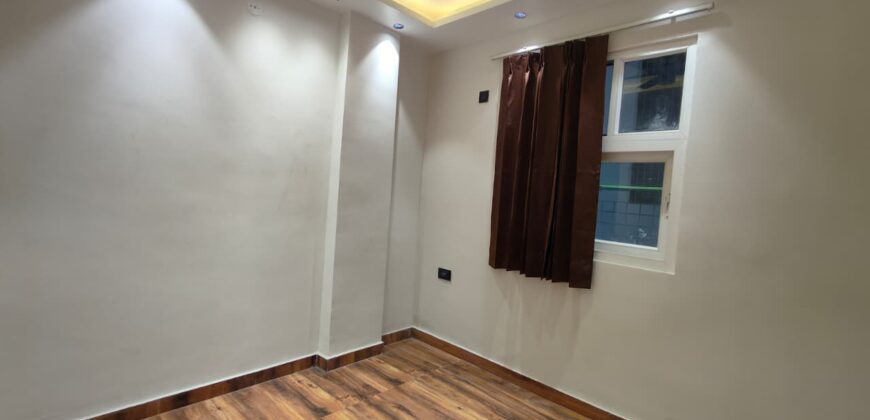 Spacious 2 BHK Flat for Sale – Gurdwara Road, Mohan Garden, Delhi