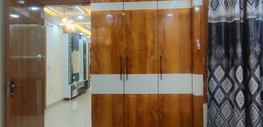 🏡 Independent 4 BHK Flat for Sale in West Delhi | Near Metro