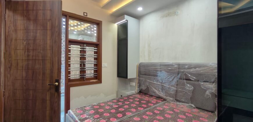 Affordable 2 BHK Flat in Mohan Garden, Uttam Nagar – Ready to Move