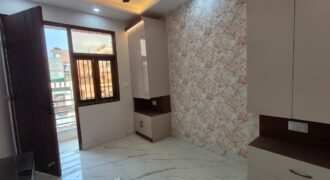 1 BHK Flat in P Block, Mohan Garden – Convenient Location with Modern Amenities