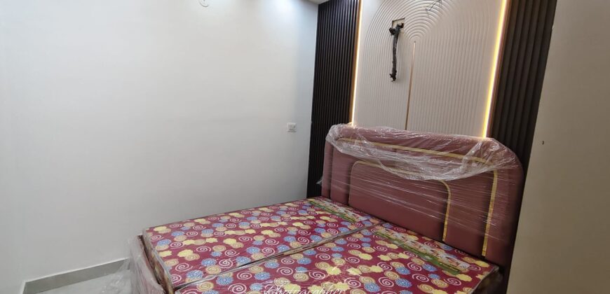 Spacious 2 BHK Flat in Mohan Garden, Rama Park Road