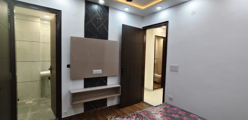 Spacious 2 BHK Flat in Mohan Garden, Rama Park Road