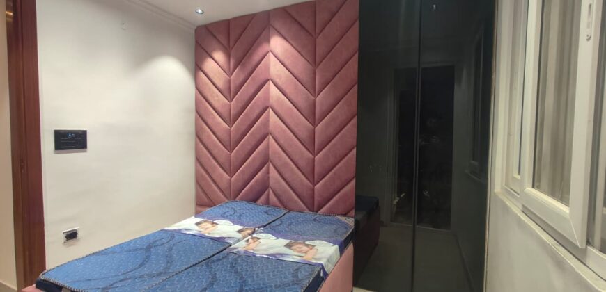 Front-Facing 3 BHK Flat in Uttam Nagar, Delhi – Prime Location