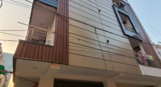 Spacious 3 BHK Flat with Common Terrace Garden in Delhi