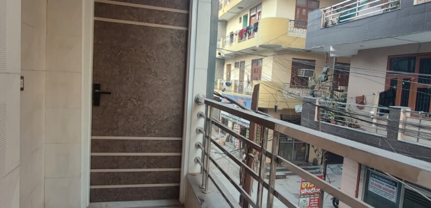 Front Side 3BHK Flat in Mohan Garden, Uttam Nagar, Delhi