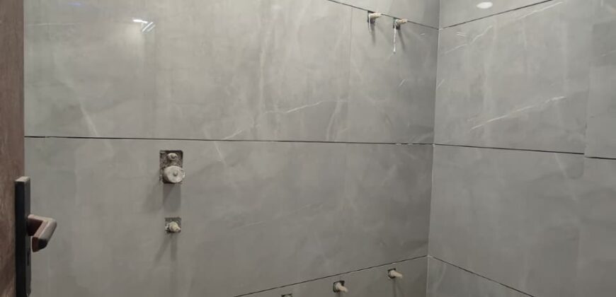 Front Side 3BHK Flat in Mohan Garden, Uttam Nagar, Delhi