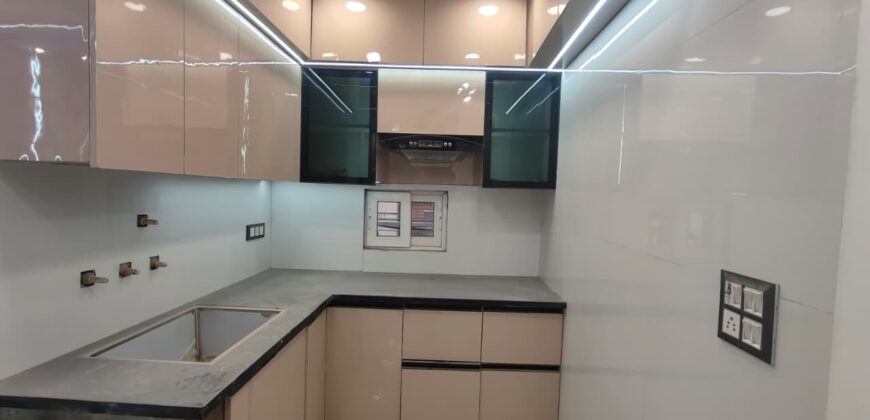 Front Side 3BHK Flat in Mohan Garden, Uttam Nagar, Delhi