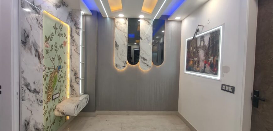 Front Side 3BHK Flat in Mohan Garden, Uttam Nagar, Delhi