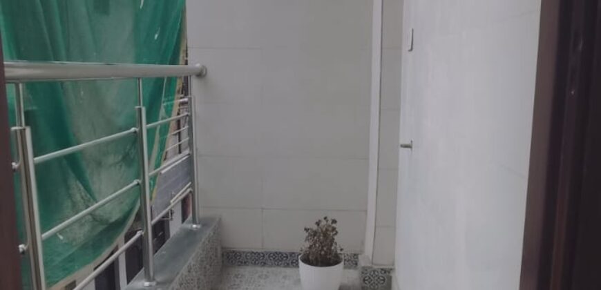 3 BHK Flat in Dwarka Mor with Lift & Car Parking