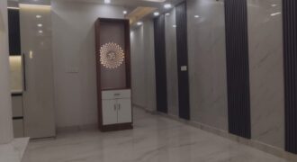 3 BHK Flat in Dwarka Mor with Lift & Car Parking