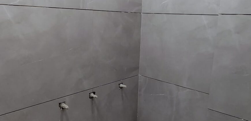 Front Side 3 BHK Flat in Uttam Nagar with Lift & Car Parking