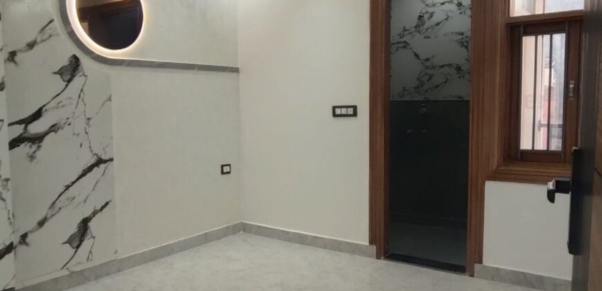 Ready to Move 3 BHK Flats in Om Vihar, Uttam Nagar – Delhi